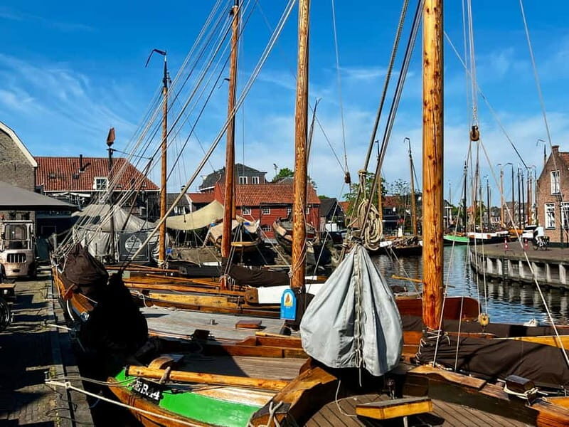 Spakenburg: Guided Walking Tour of the Historic Center - Exploring the Museum Harbor