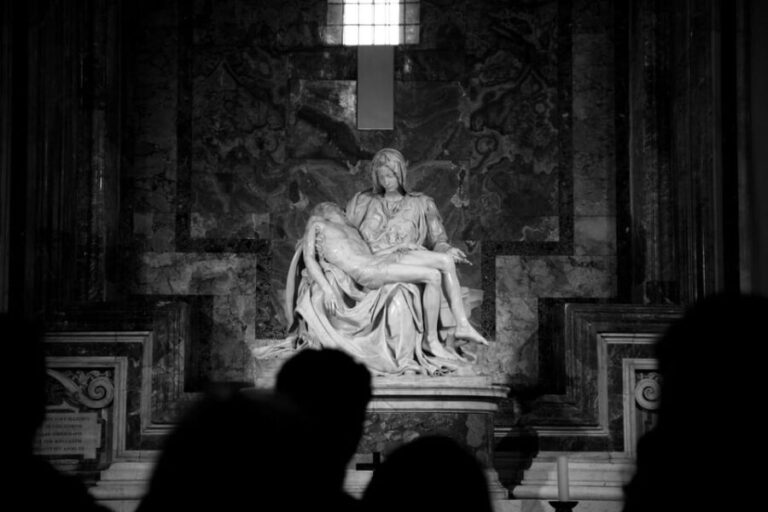 St.Peter's Basilica & Vatican Grottoes: Guided Tour in Rome - Discovering St. Peter’s Basilica