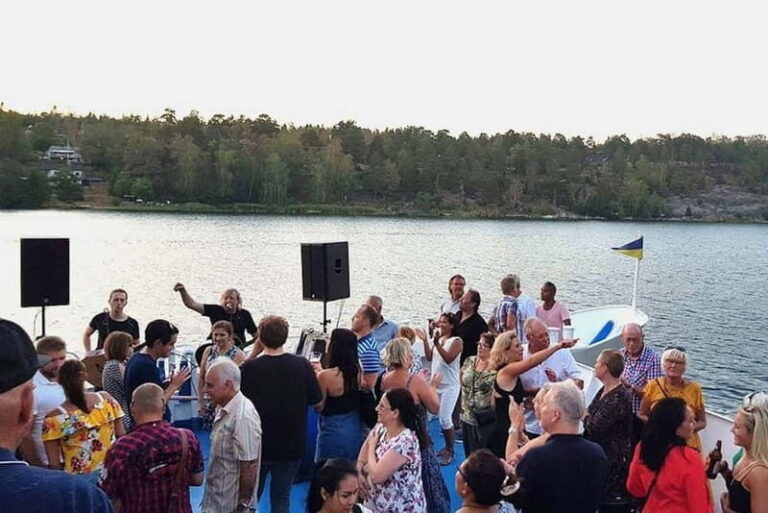 Stockholm: All-You-Can-Eat Shrimp/Tacos Cruise & Live Music - Final Thoughts: Who is This Experience Perfect For?