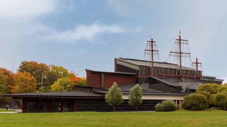 Stockholm: Archipelago & Canal Guided Boat Tour - How the Tour Balances Value and Experience