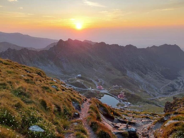 Sunset Hike on Transfgran: Buteanu & Capra glaciary lake - Practical Aspects and What To Expect
