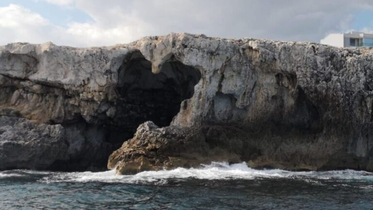 Syracuse: Boat tour Ortigia island,seacaves and Explanations - Who Is This Tour Best For?
