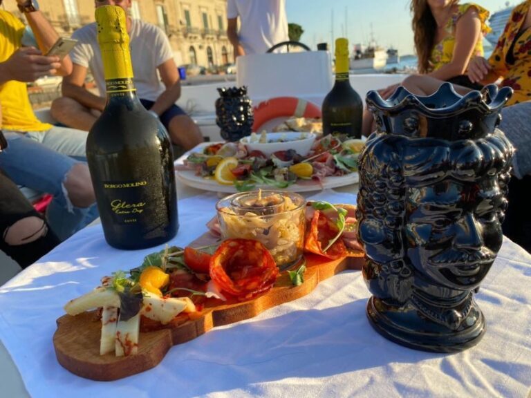 Syracuse: Boat tour with aperitif - Exploring the Itinerary Deeply