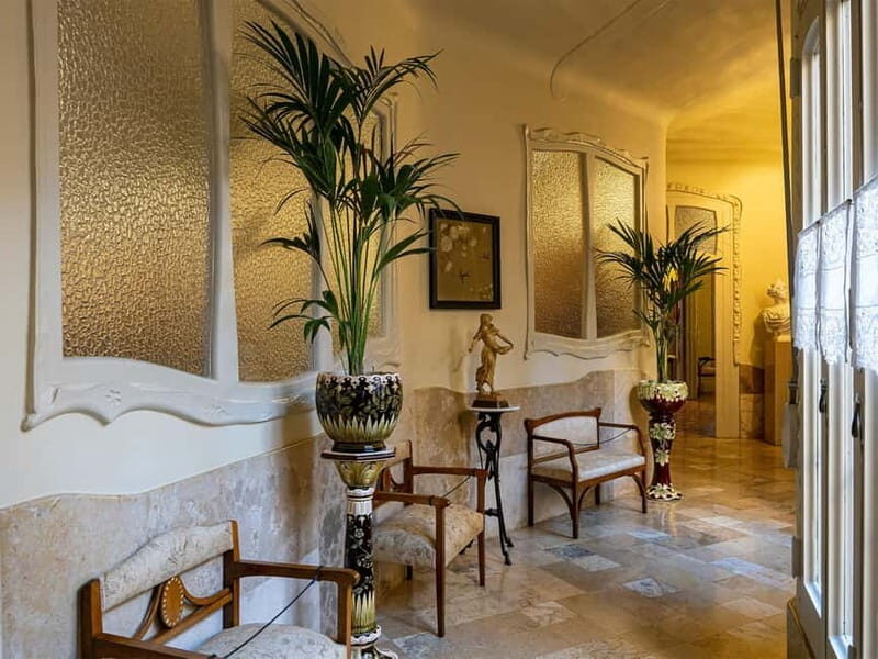 Tiquets & Guide: Lights and shadows of the Casa Milà - Antoni Gaudí - Barcelona - The Value of This Experience  