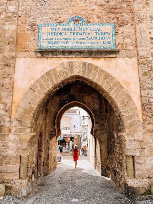Torremolinos: Tarifa Guided Tour with Beach Time - The Old Town: A Step Back in Time