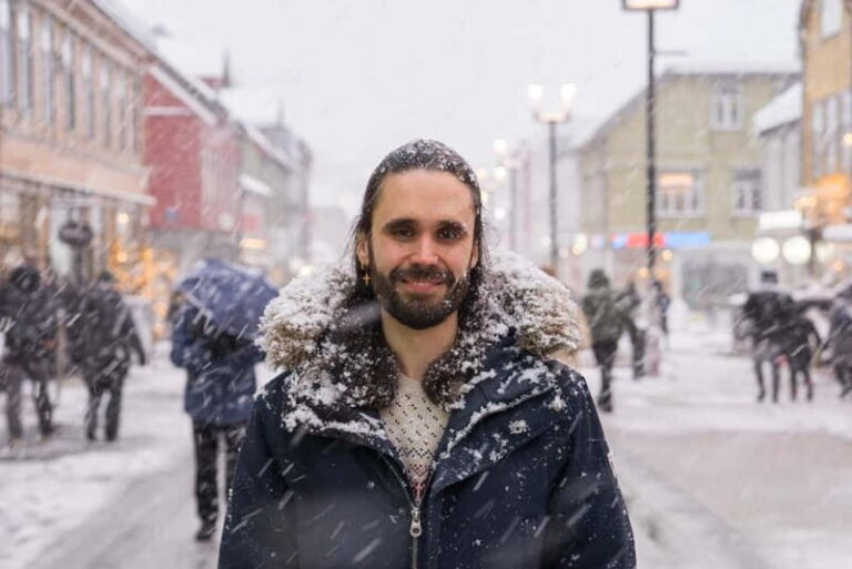 Tromsø: Spanish tour of the historic center and the Polar Museum - Exploring Tromsø with a Spanish-speaking Guide