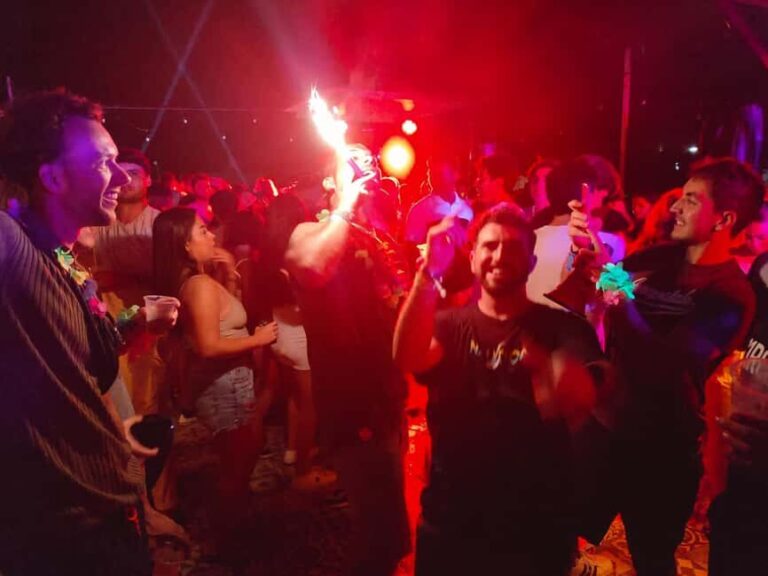 Tulum: Social Pub Crawl , meet fellow travelers, win prices - Who Should Consider This Tour?