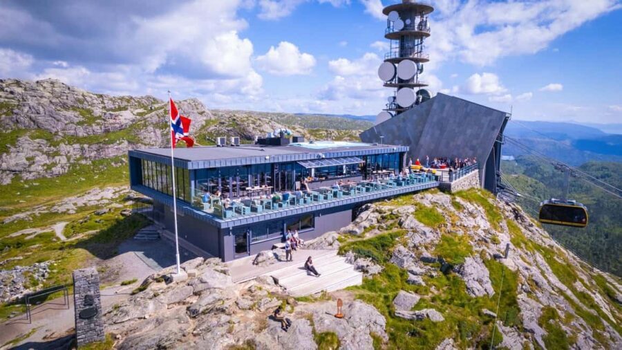 Ulriken, Bergen: Enjoy a 3-course lunch with panoramic views - Exploring Mount Ulriken: The Cable Car Ride