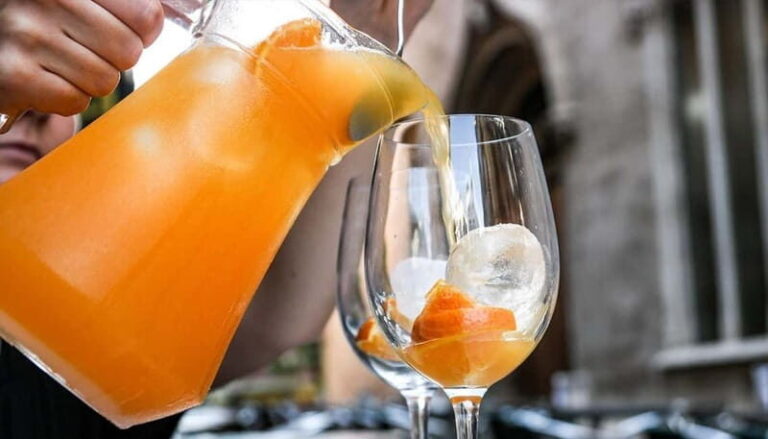 Valencia: Food Tour with Tapas & Drinks - What Does the Tour Offer in Practical Terms?