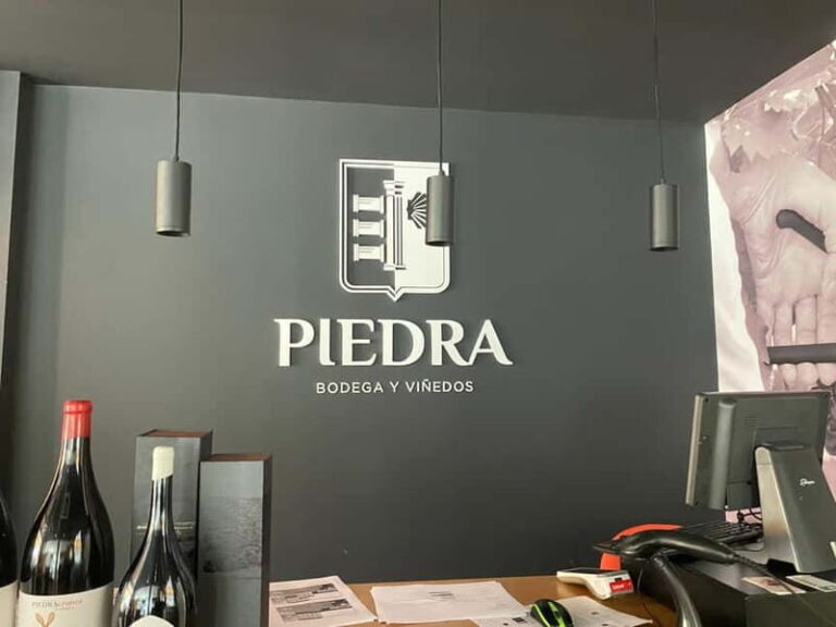 VALLADOLID: TOUR with a sommelier. Tasting of 3 wines + TAPAS. - What Sets This Tour Apart?