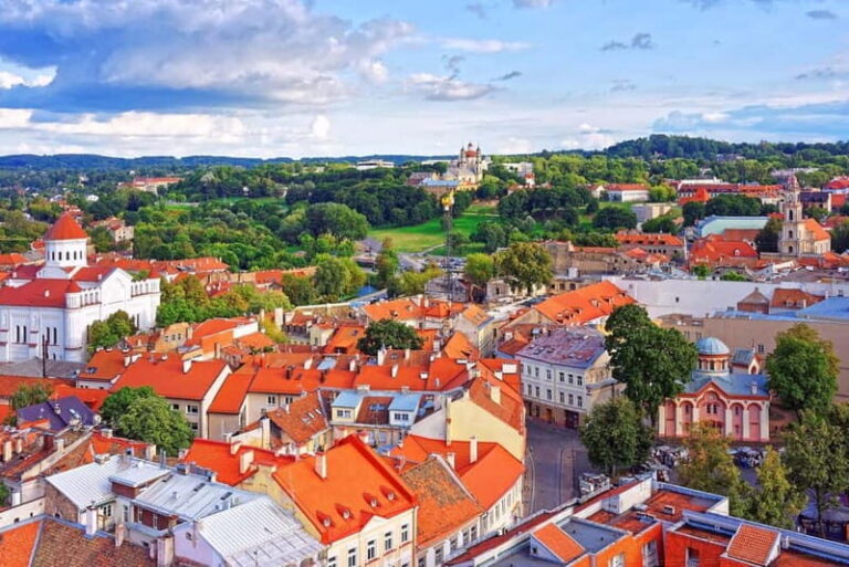 Vilnius: Express Walk with a Local in 60 minutes - Who Is This Tour Best For?