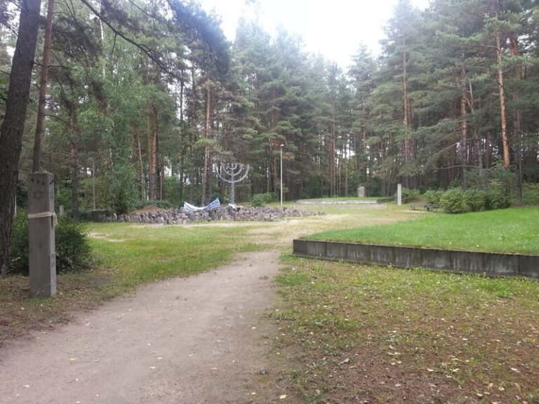 Vilnius: Private Paneriai Park, Trakai Castle, Kernav Tour - Practical Details and Considerations