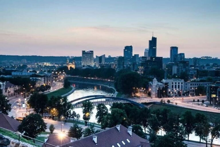 Vilnius : Sightseeing Walking Custom Tour with a Local Guide - Who Should Consider This Tour?