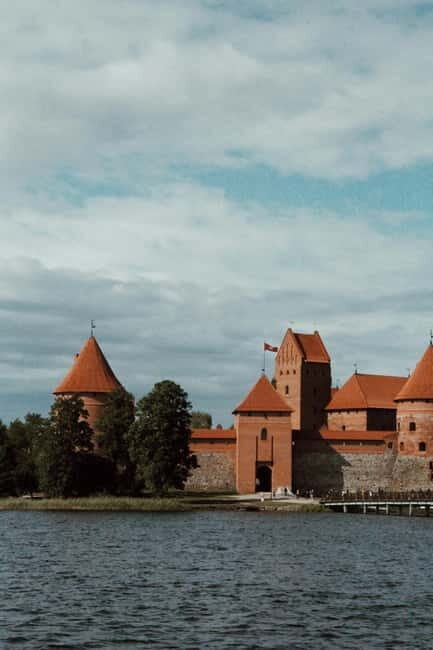 Vilnius to Trakai Island Guided Tour with Chocolate Tasting - Why Consider This Tour?