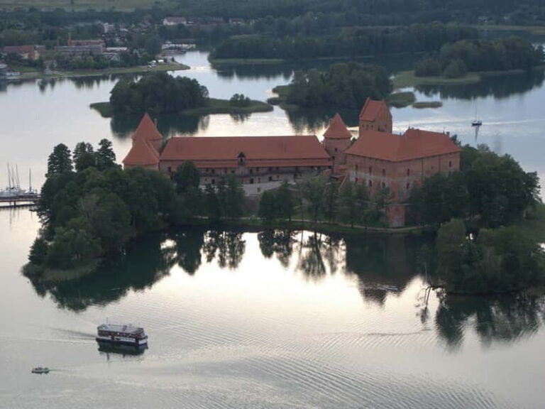 Vilnius: Trakai Tour with Audio Guide and Minibus Transfers - Navigating the Price and Value