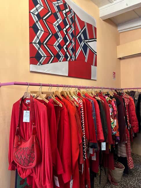 Vintage Shopping Tour with Breakfast - Good To Know