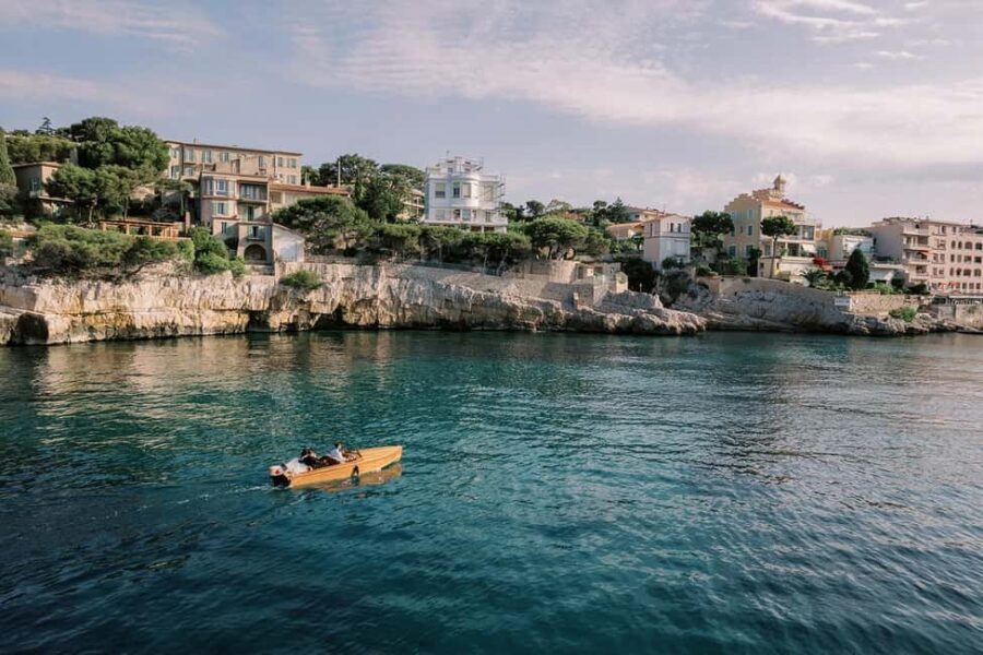 Vintage sunset boat tour of Marseille for couples (2h) - An In-Depth Look at the Experience