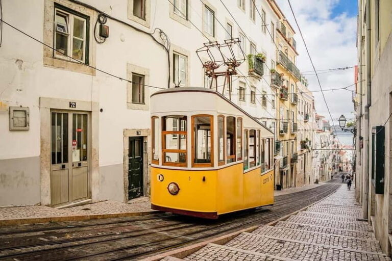 Visit the centre of Lisbon. Small group. Follow the guide.. - Is This Tour Worth It?