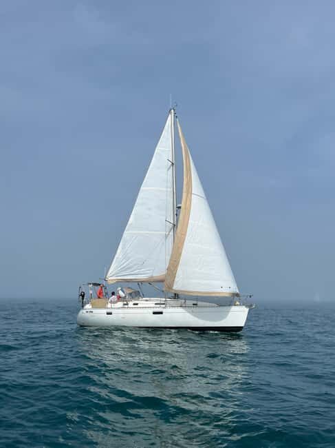 Votre voilier avec capitaine pour naviguer et vous baigner - The Itinerary Breakdown