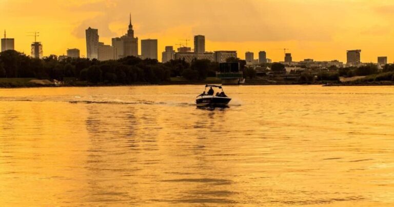 Warsaw: Sunset Vistula Cruise - 80s Vibes, Music & Prosecco - Why This Cruise is Worth It