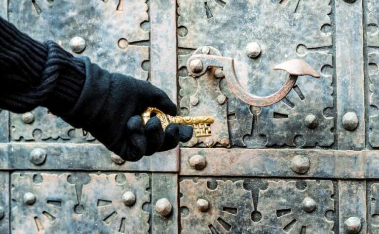 Wroclaw: Spy-Themed Walk & Game with Host - Discovering the Spy-Themed Walk & Game in Wroclaw