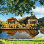 1 Hour Luxury Private Closed Boat Tour with Local Guide - An In-Depth Look at the Giethoorn Boat Tour