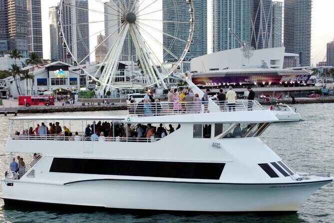3 Story 100ft Hip Hop Yacht Party with 3 Hour Open Bar - The Pros and Cons of the Experience