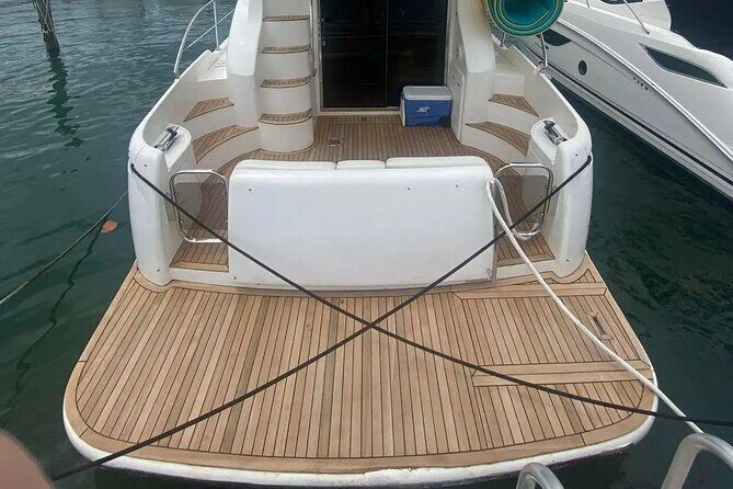 50ft, 1 Hour FREE Miami Yacht Rental, 2 to 6 Hours, 13 People - Exploring the Experience in Detail