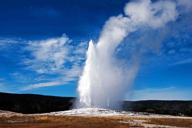 6-Day Yellowstone and Mount Rushmore Tour from Salt Lake City - Who Should Consider This Tour?