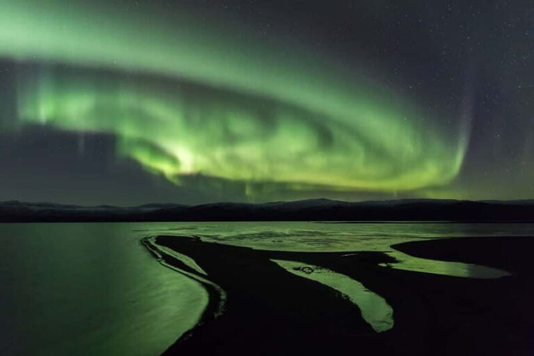 Abisko: Guided Autumn Aurora Chase with Hotel Transfers - Why This Tour Stands Out