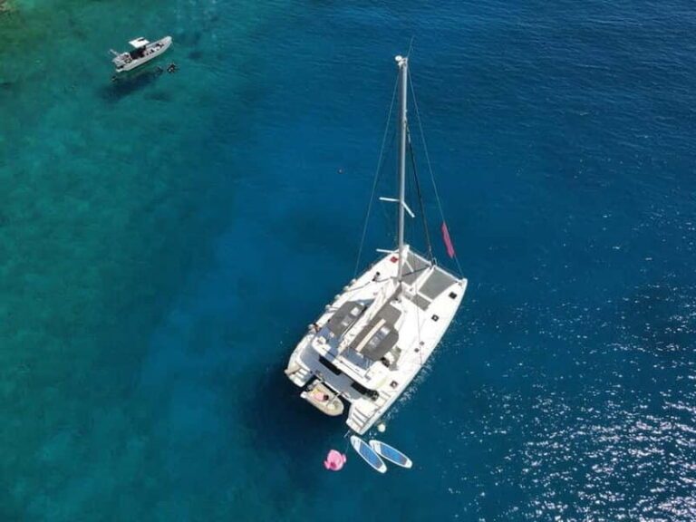 Agios Nikolaos: Catamaran to Spinalonga + Dinner & Transfer - The Catamaran: Comfort and Style