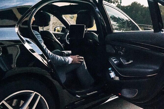 Airport Transfer: New York to Newark Airport EWR by Business Car - What to Expect on Your Journey