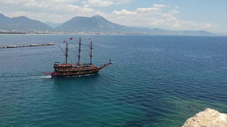Alanya: Pirate Boat Party with Foam, Disco, Lunch & Drinks - Discovering the Caves and Coveted Swim Spots