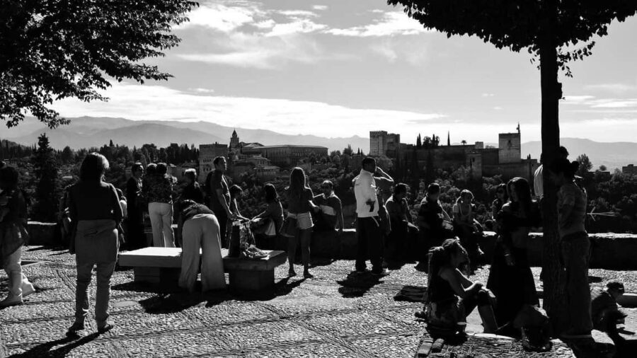Albaicin and Sacromonte: Guided tour and sunset at Mirador San Nicolas - Discovering Granada’s Most Iconic Neighborhoods