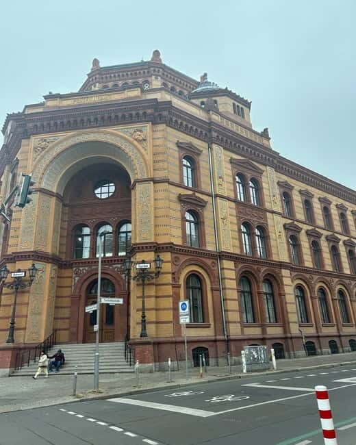 Alternative tour of Berlin in Spanish - Who Should Consider This Tour?