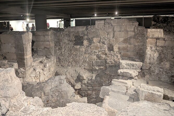 Amazing guided Notre dame and Ile de la cité tour with crypt - What’s Included and What’s Not