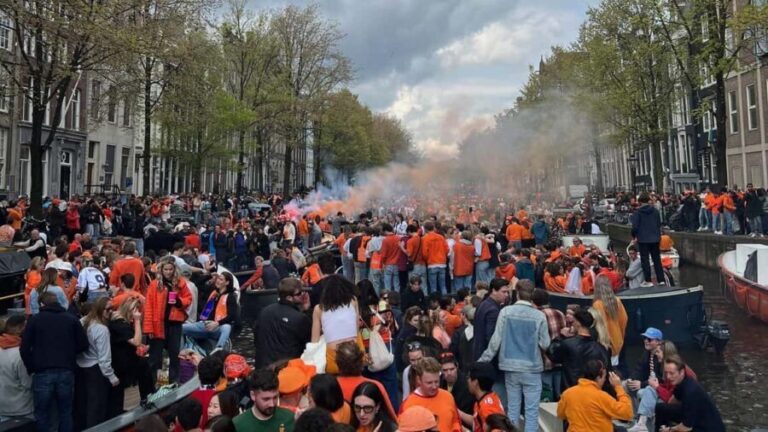 Amsterdam: 3 Hour Kings Day Boat Party with Unlimited Drinks - Why the Experience Works for Travelers