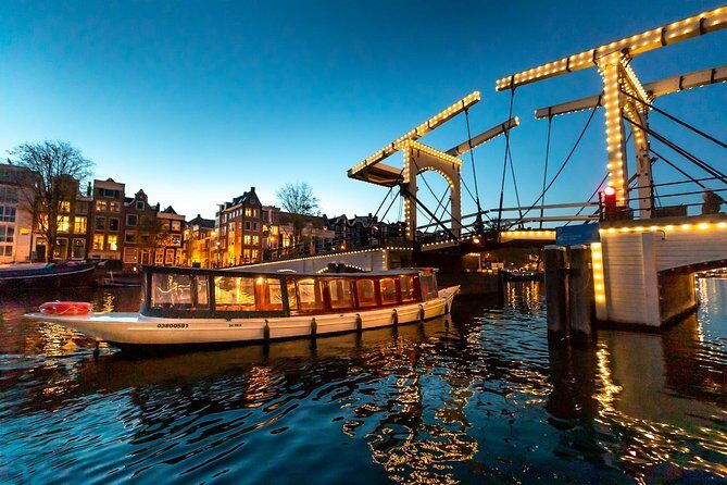 Amsterdam Evening Canal Cruise with Live Guide and Onboard Bar - FAQ
