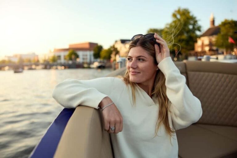 Amsterdam: Evening Canal Cruise With Unlimited Drinks Option - Location and Logistics