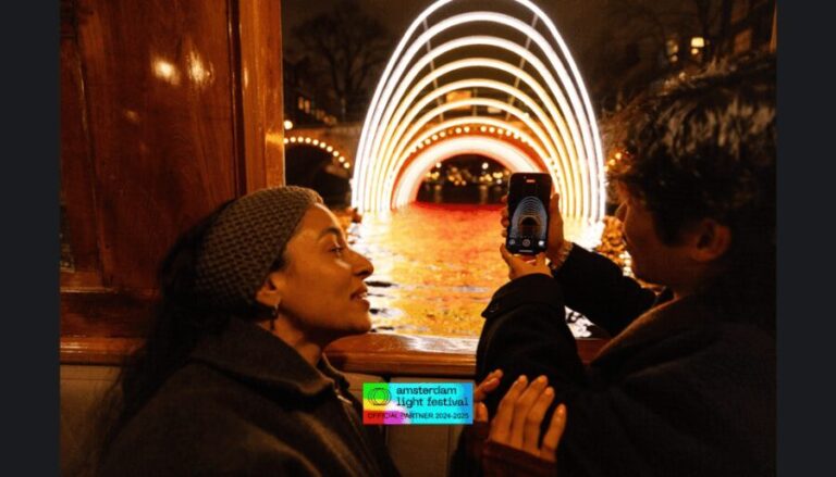 Amsterdam: Light Festival Heated Cruise w/ Hot Drinks & Bite - The Cultural and Visual Richness of the Experience