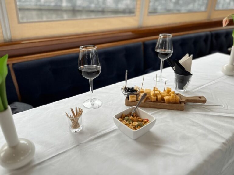 Amsterdam: Luxury Light Festival Cruise with Optional Drinks - Why This Tour Works Well