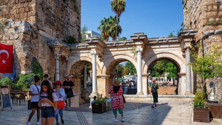 Antalya: Old Town Guided City Tour with Aquarium - Transportation, Timing, and Group Dynamics