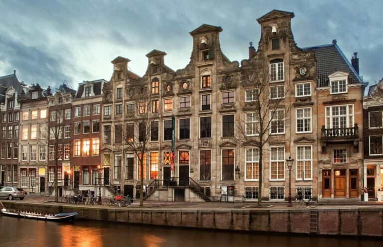 Art Zoo Museum: Art meets nature in a 17th-Century House - Art Meets Nature in a Unique Collection