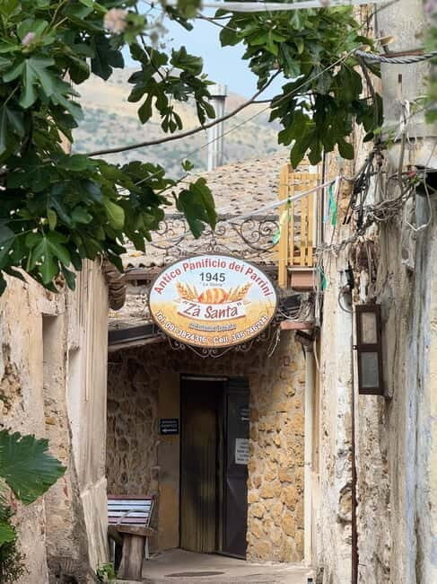 Artistic walk in Borgo Parrini with traditional tasting - Exploring Borgo Parrini: A Creative Journey