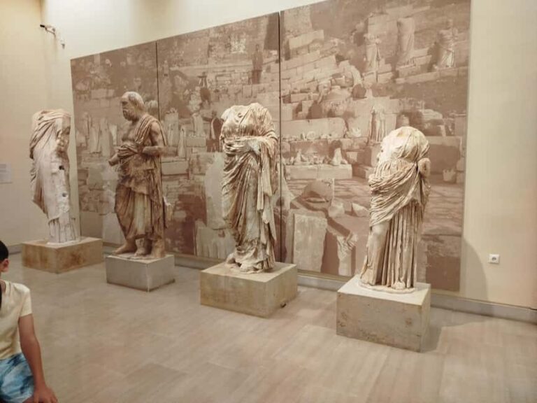 Athens: Delphi and Arachova Day Trip with Guide - What Makes This Tour Stand Out?