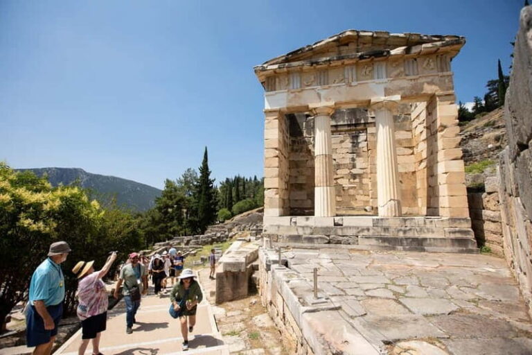 Athens: Delphi Day Tour with Museum & Arachova Village Visit - Exploring the Delphi Archaeological Site