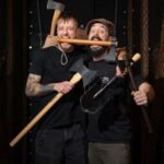 AXE THROWING & ENJOYING DRINKS IN COLOGNE'S FIRST AXE THROWING BAR - The Value of the Experience
