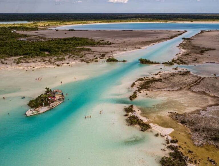Bacalar: Lagoon Sailing Tour with Snacks and Drinks - The Experience on Board