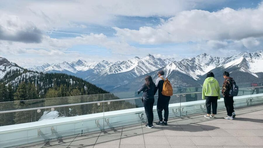 Banff 2-day: Lake Louise, Moraine Lake, Johnston Canyon tour - An In-Depth Look at the 2-Day Banff Tour