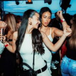 Barcelona: Beach Club Pool Party with DJ - The Vibrant Crowd and Atmosphere